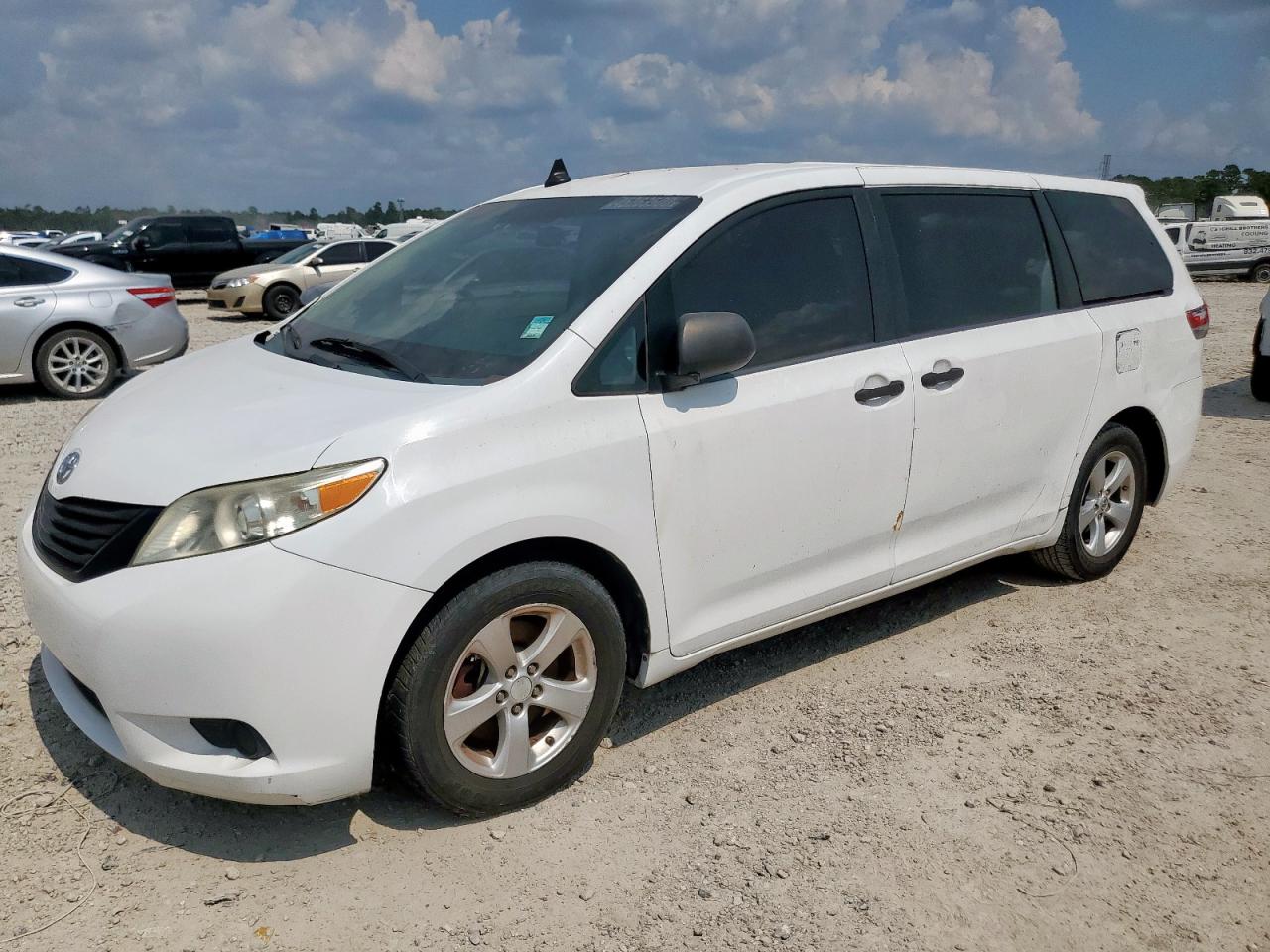 Salvage Toyota Sienna Image