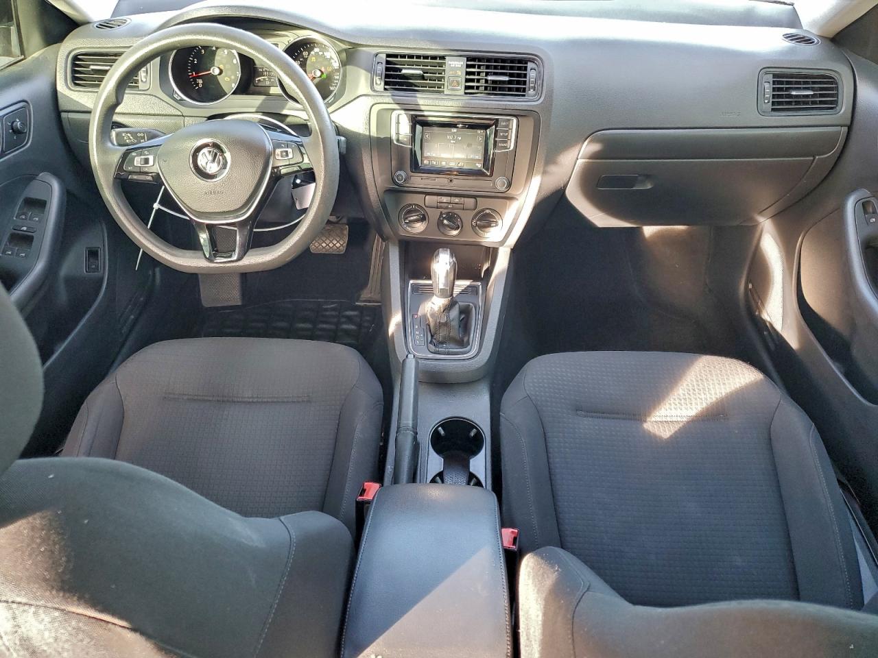 Volkswagen Jetta S
