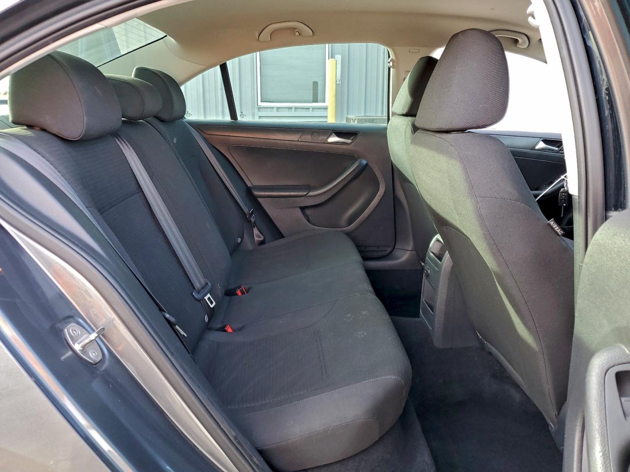 Volkswagen Jetta S