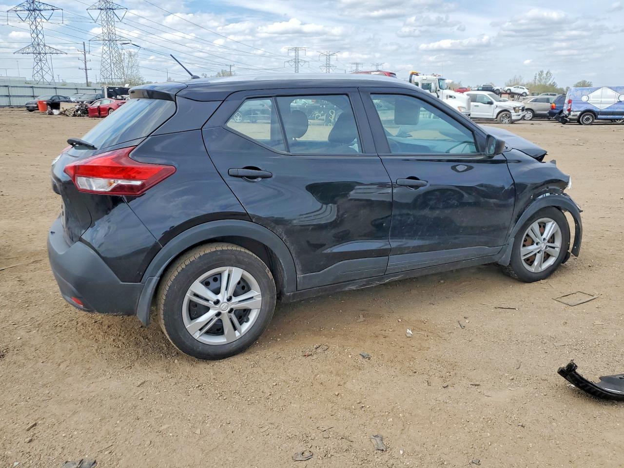 Nissan Kicks S