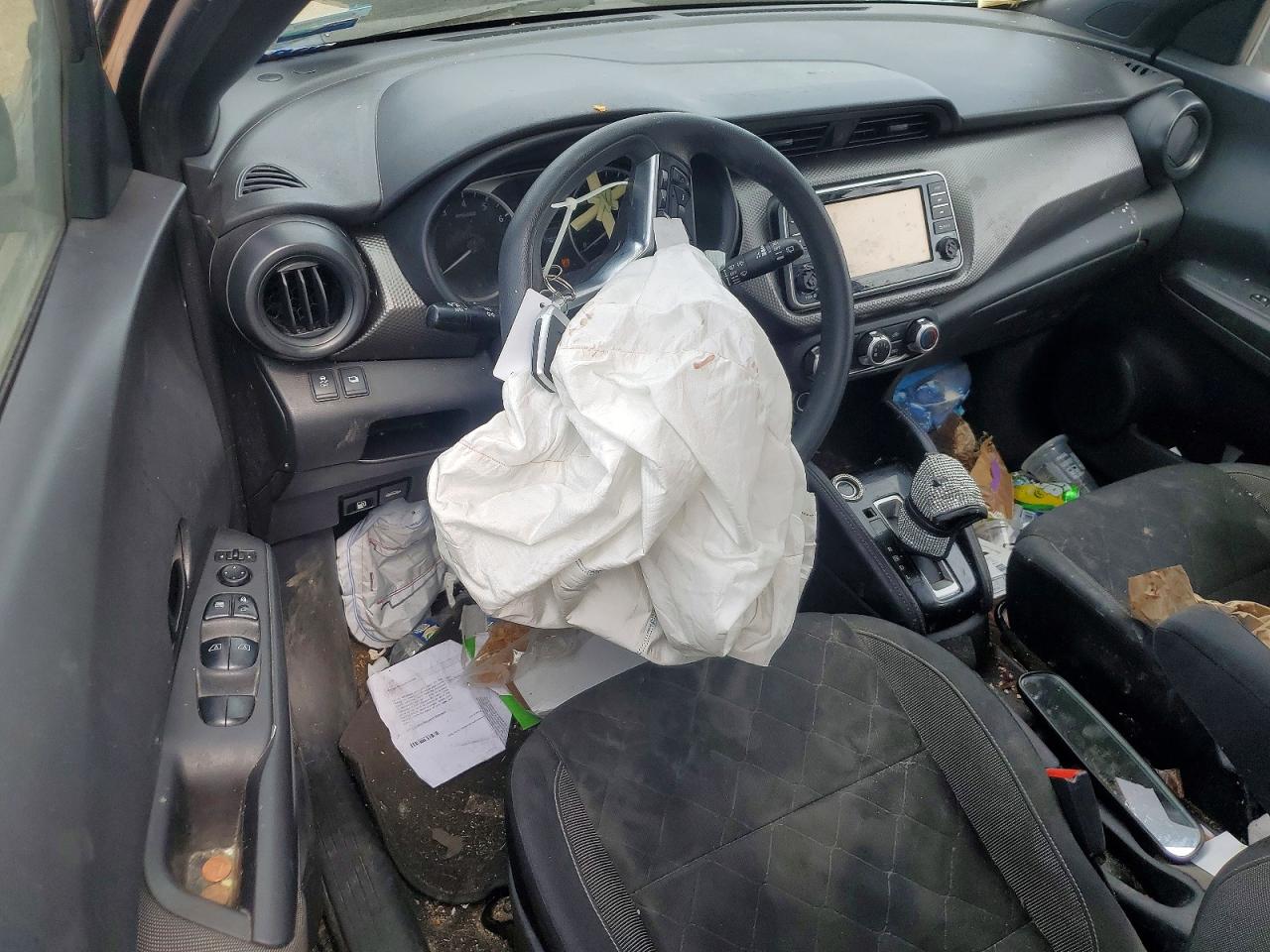 Nissan Kicks S