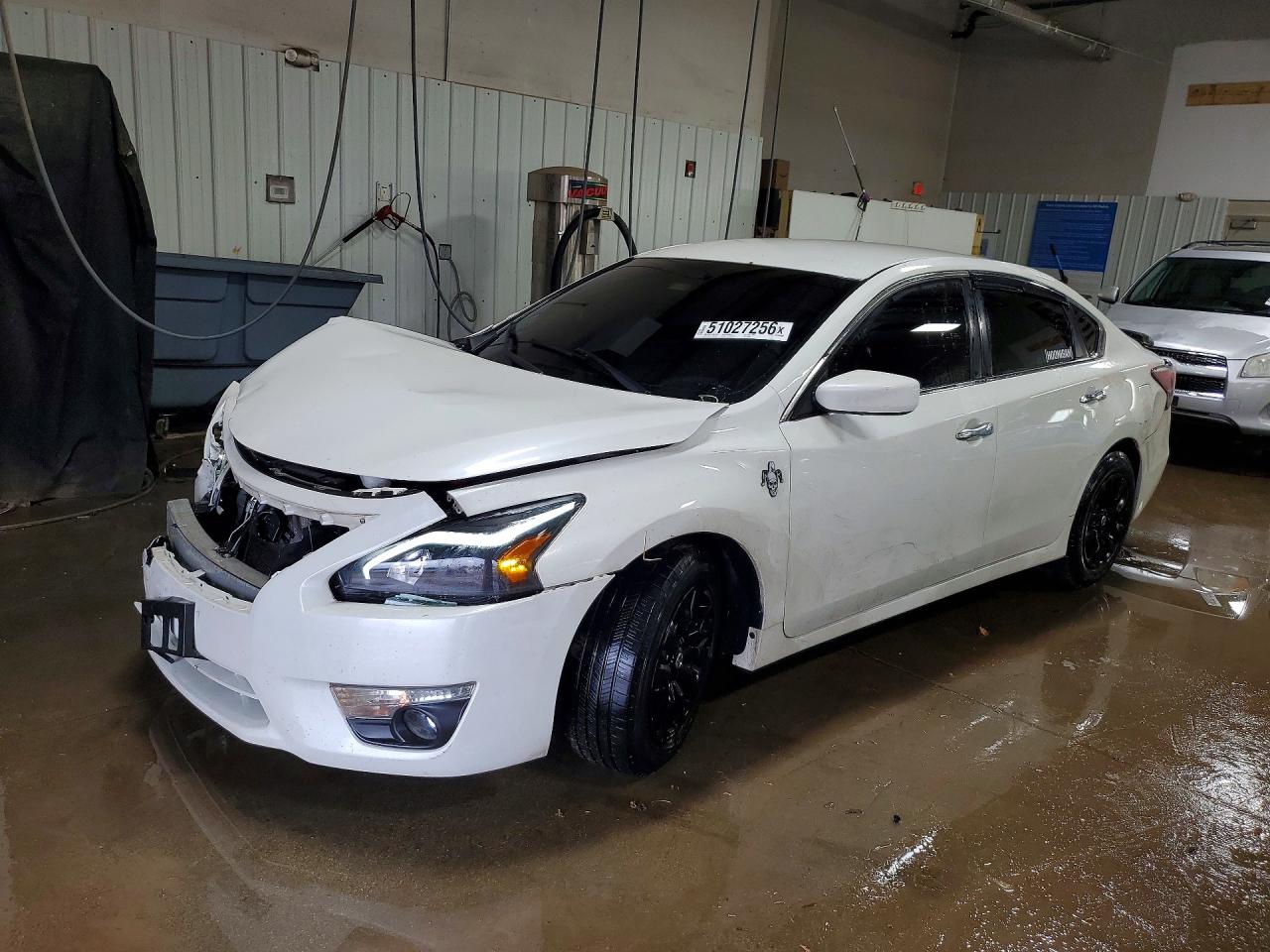 Salvage Nissan Altima Image