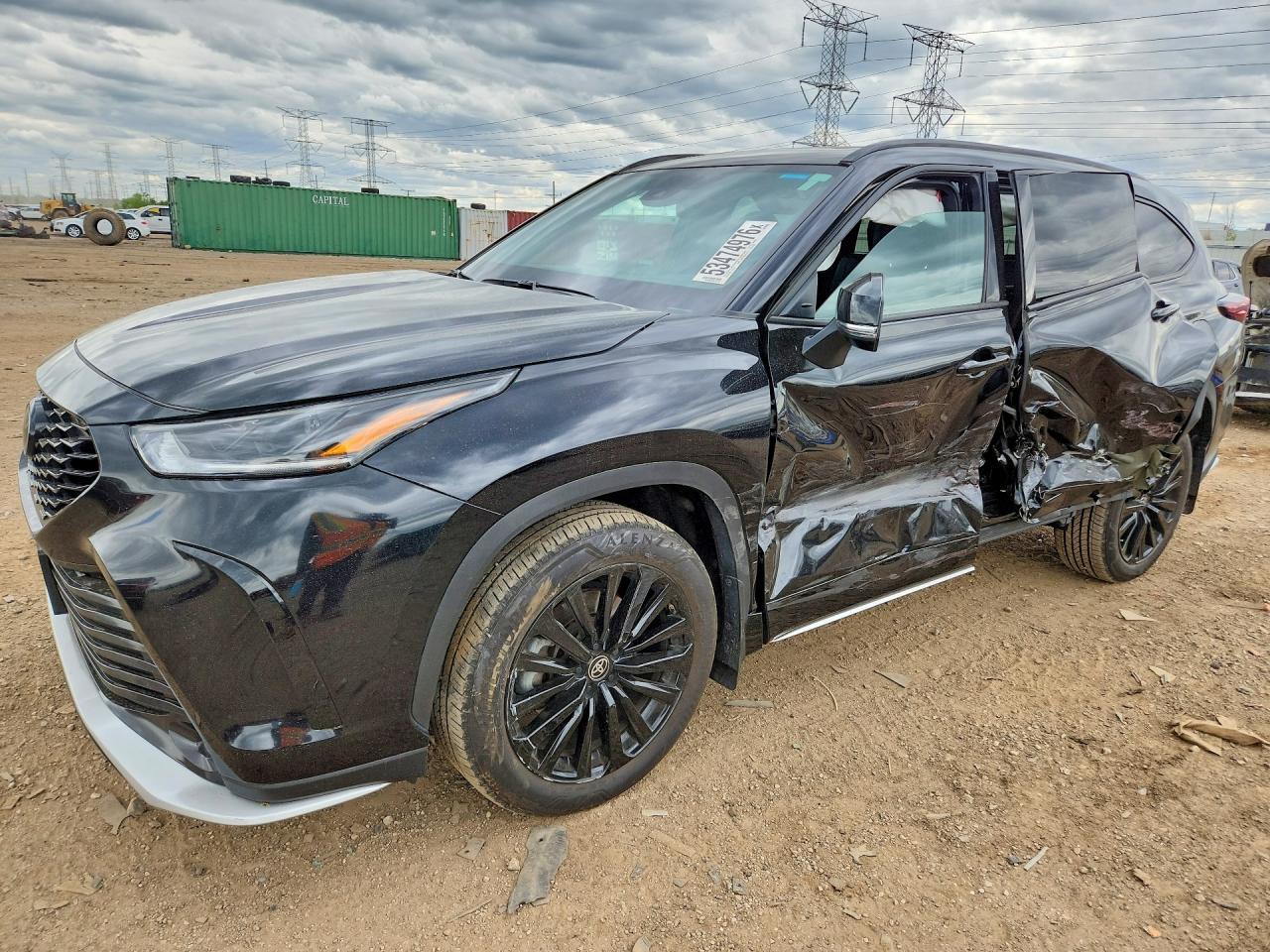 Salvage Toyota Highlander Image