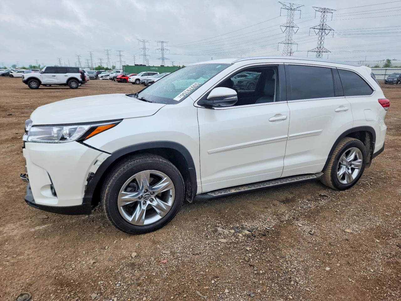 Salvage Toyota Highlander Image