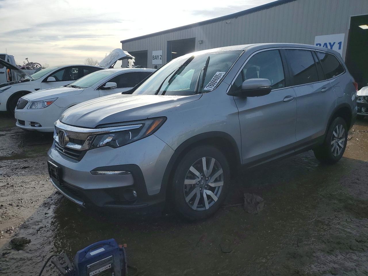 Salvage Honda Pilot Image