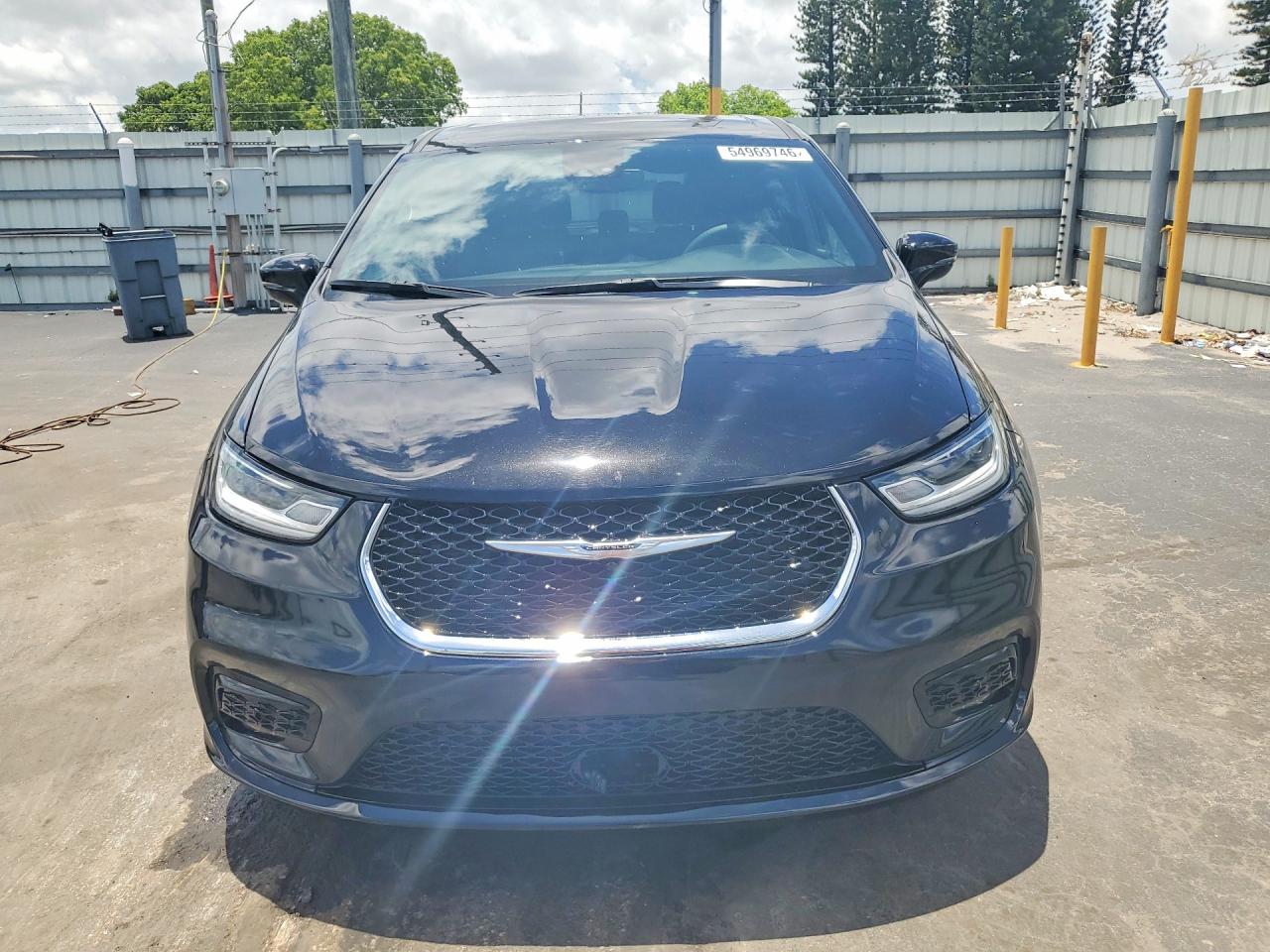 Chrysler Pacifica Select