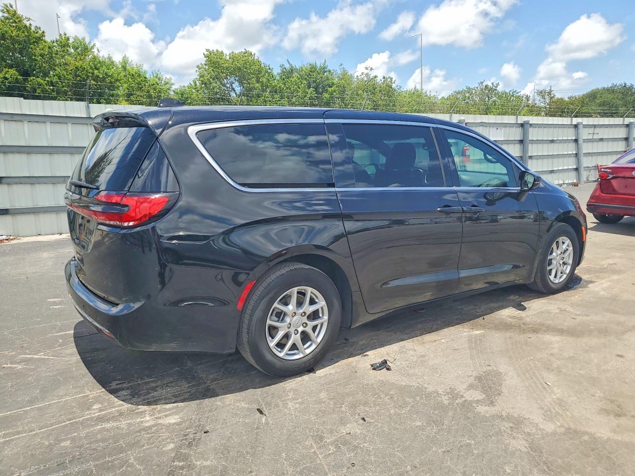Chrysler Pacifica Select