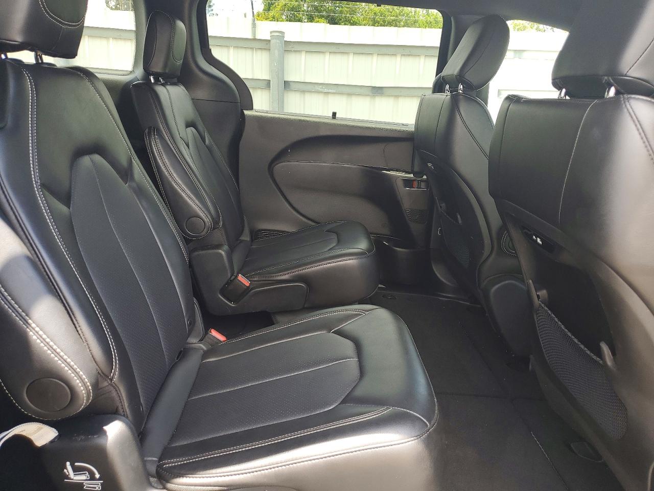 Chrysler Pacifica Select