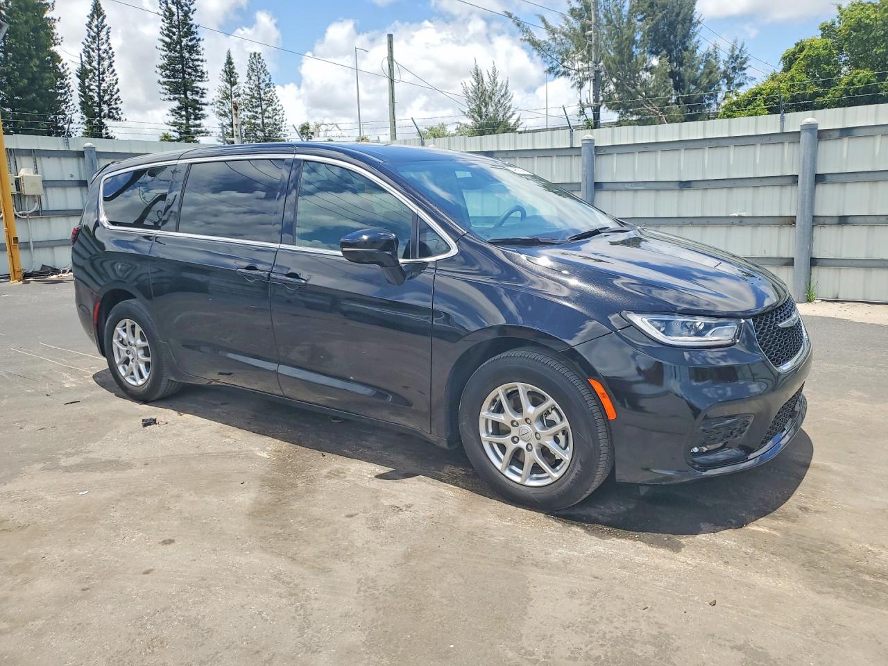 Chrysler Pacifica Select