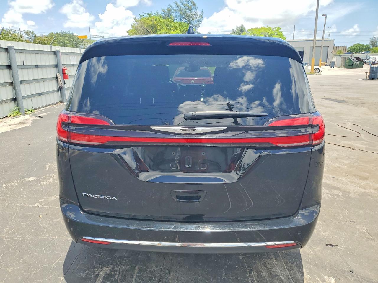 Chrysler Pacifica Select