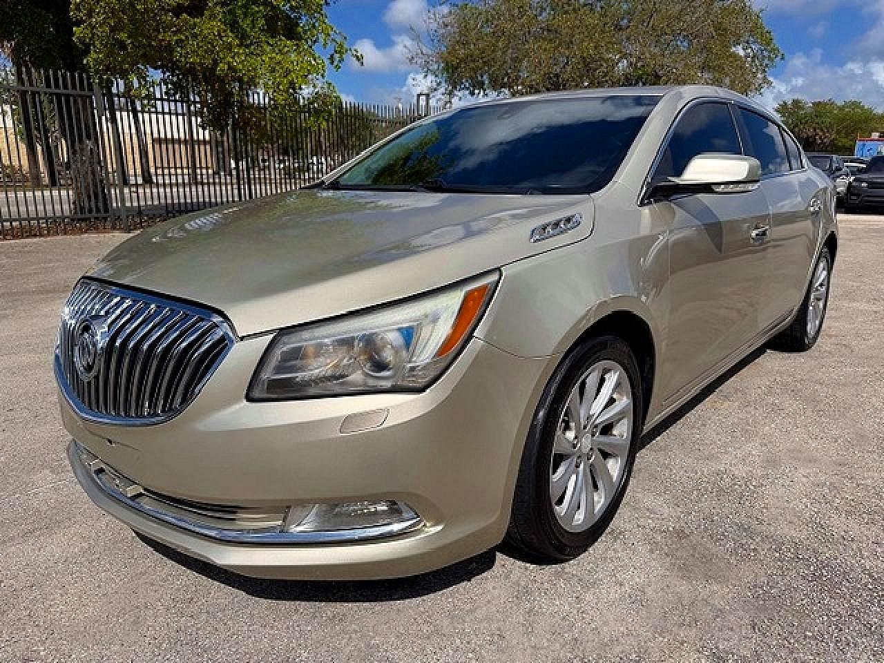 Salvage Buick LaCrosse Image