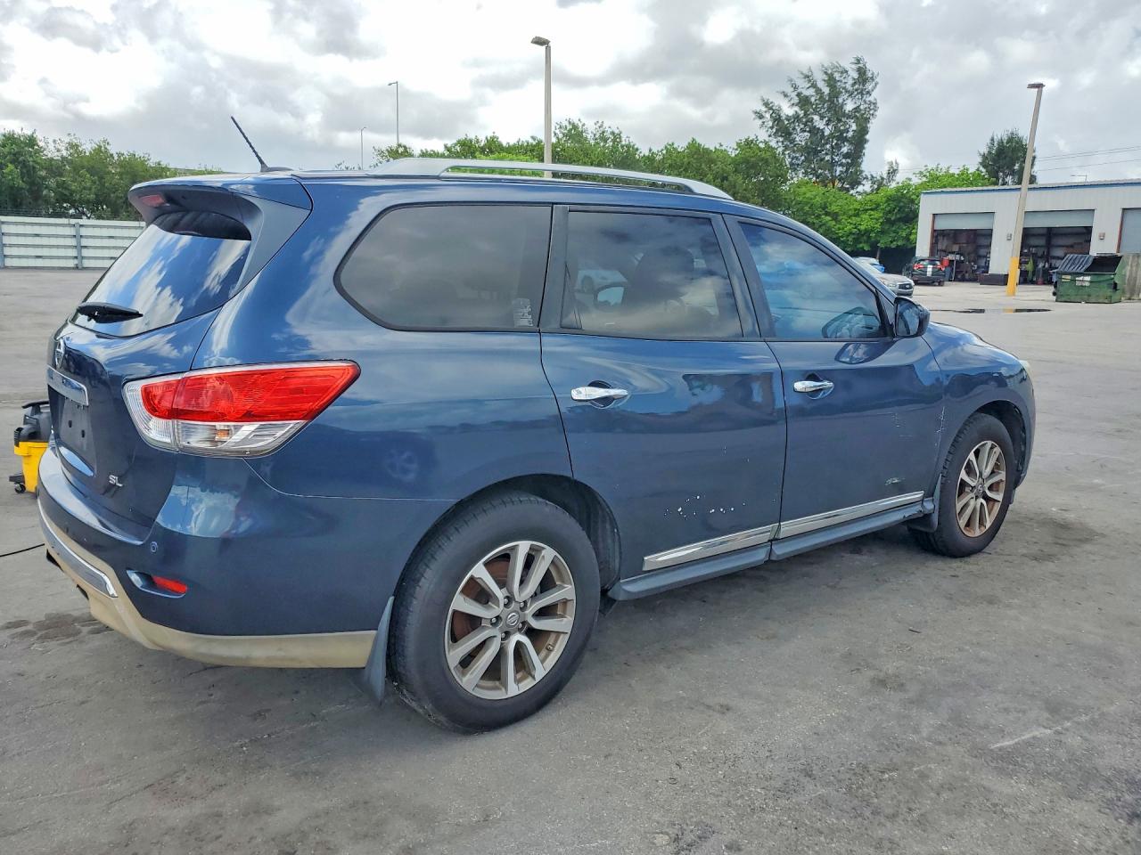 Nissan Pathfinder S