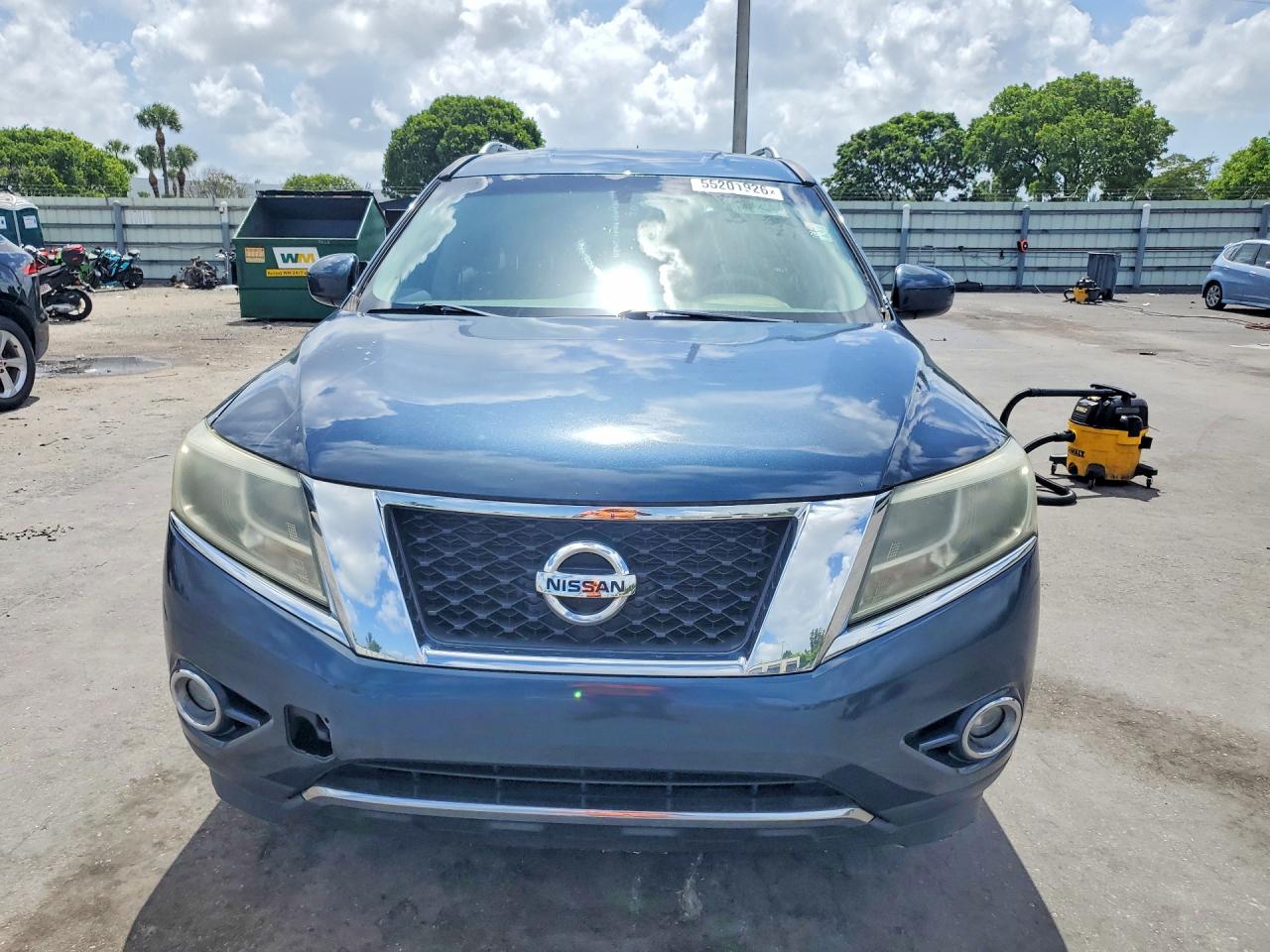 Nissan Pathfinder S