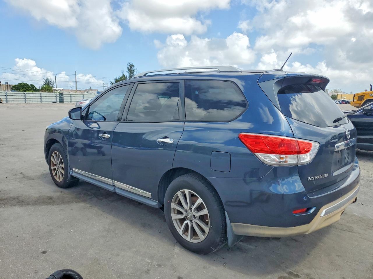 Nissan Pathfinder S