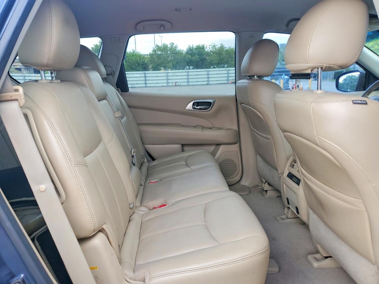 Nissan Pathfinder S