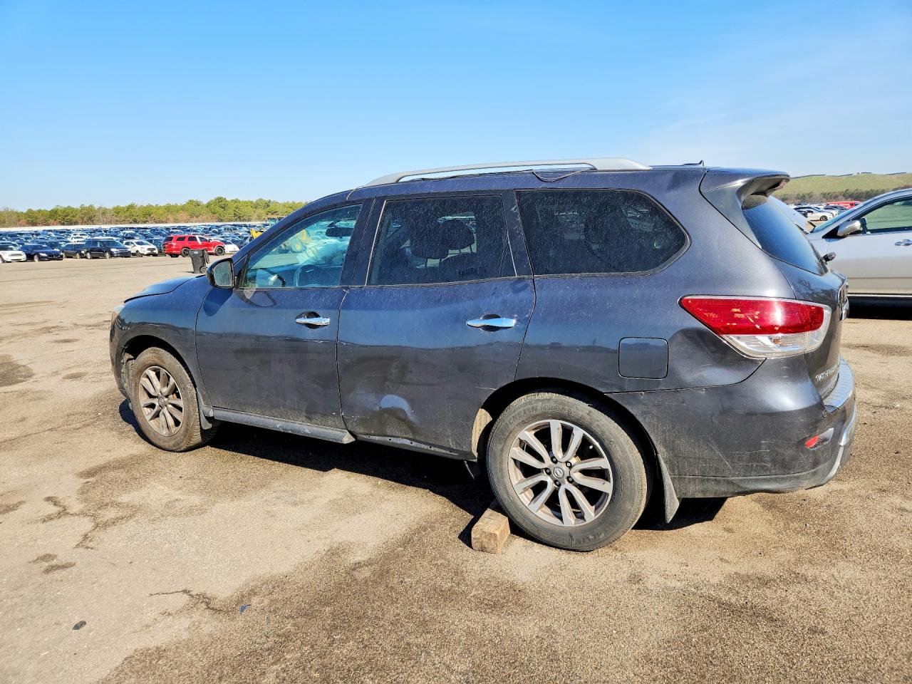 Nissan Pathfinder Sv