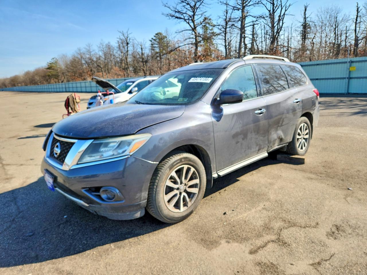 Salvage Nissan Pathfinder Image