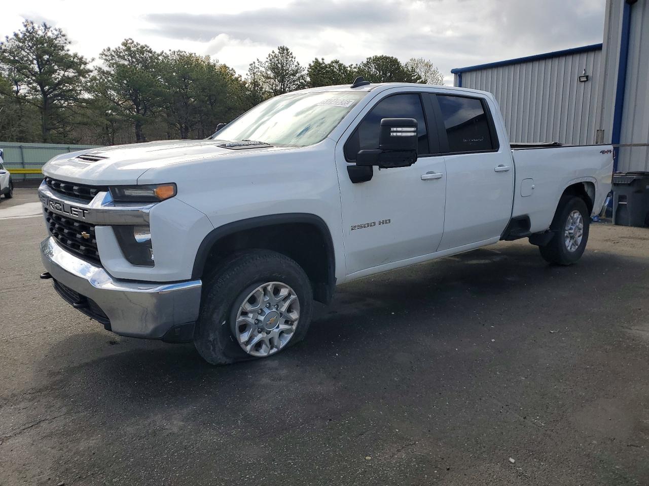 Salvage Chevrolet Silverado Image