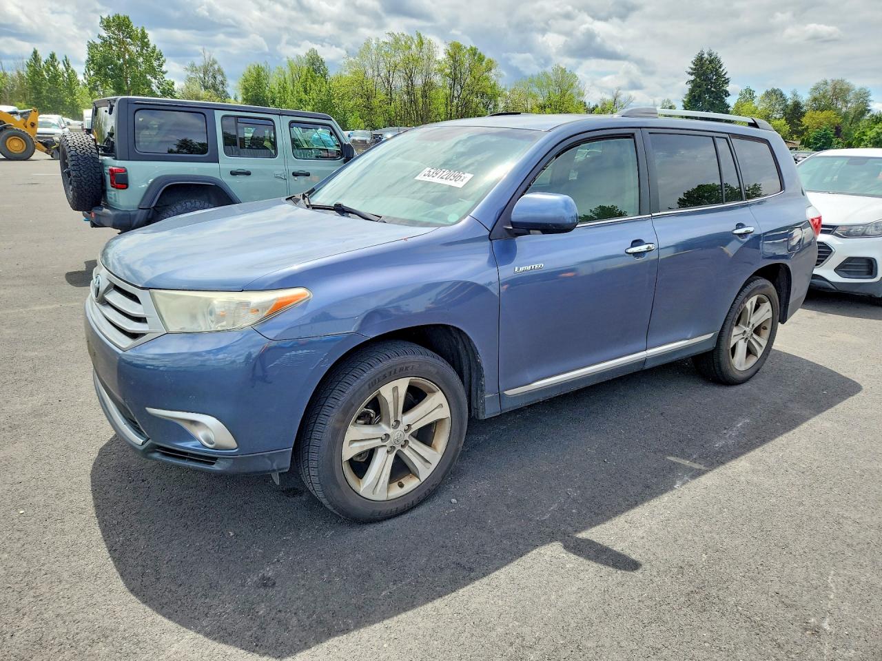 Salvage Toyota Highlander Image