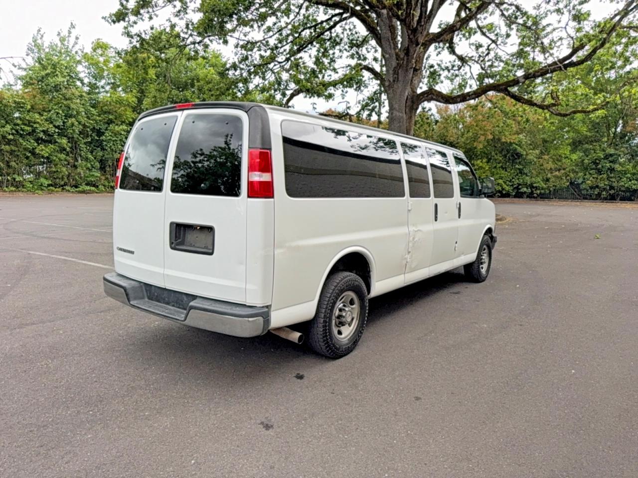 Chevrolet Express Lt