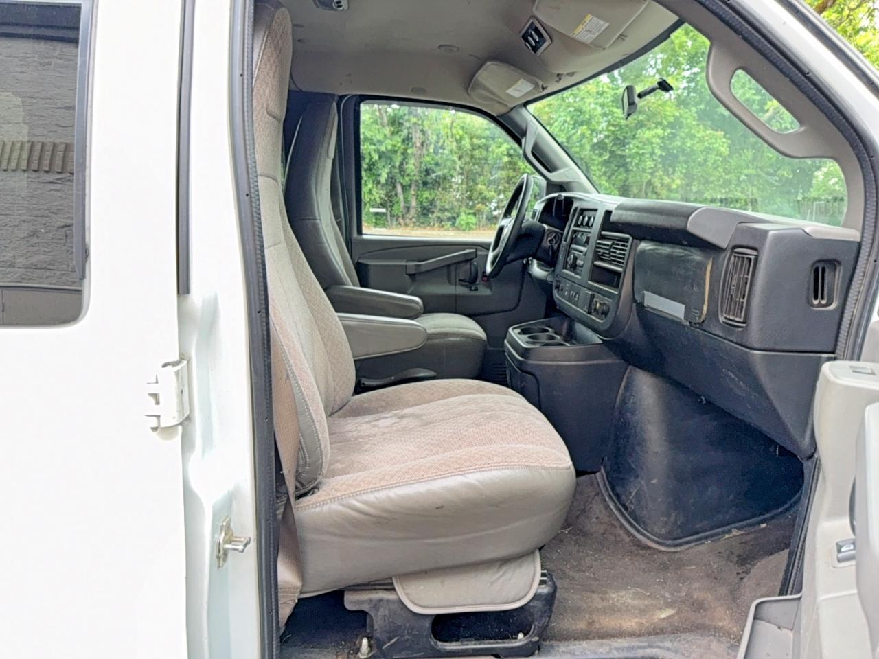Chevrolet Express Lt