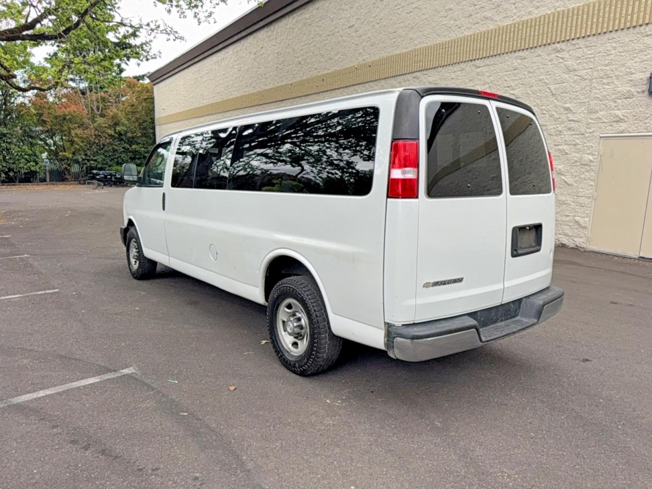 Chevrolet Express Lt