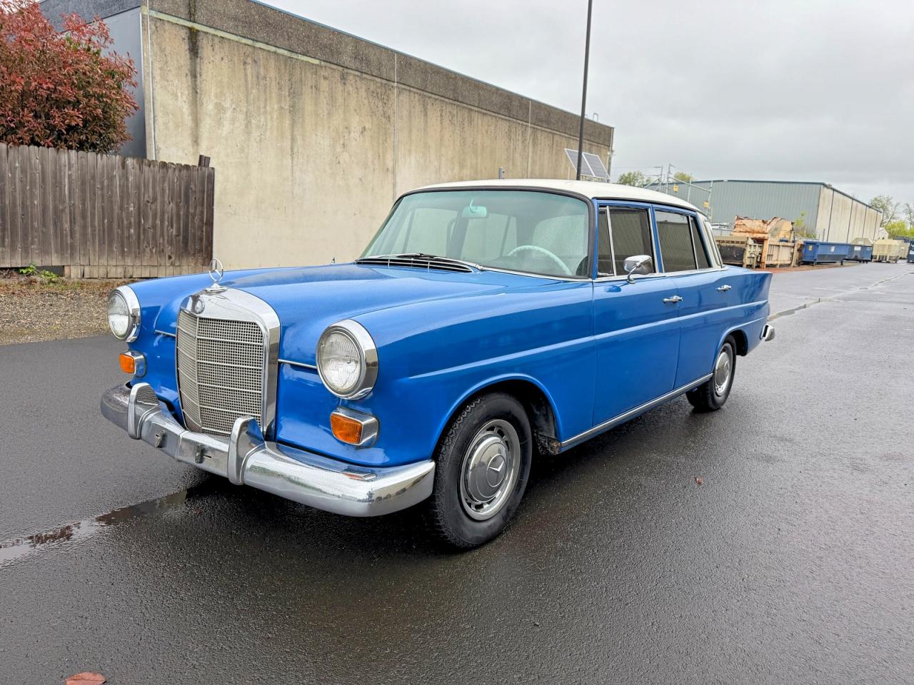 Mercedes-Benz 230-class