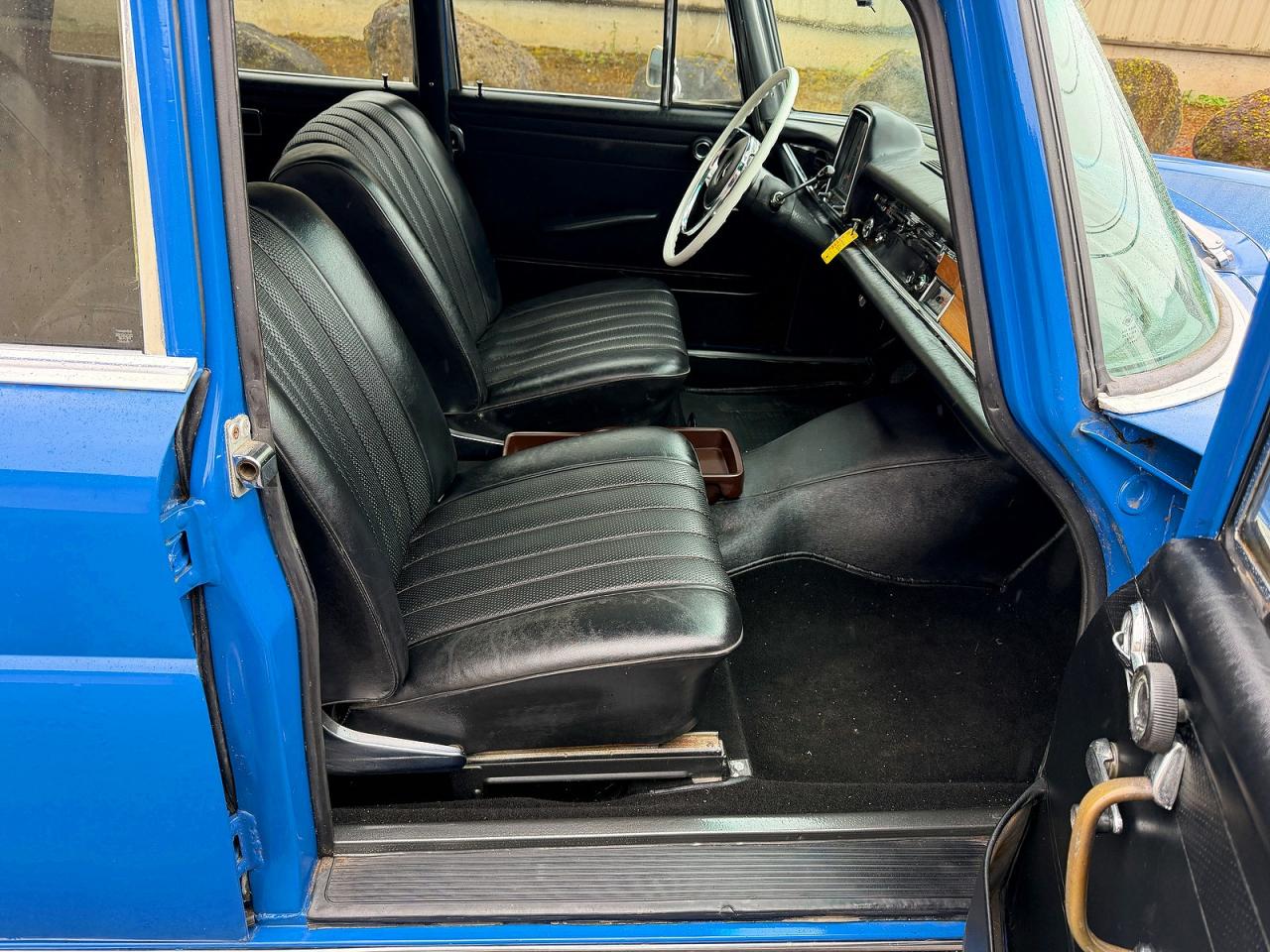 Mercedes-Benz 230-class
