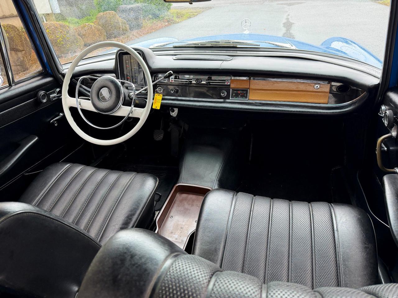 Mercedes-Benz 230-class