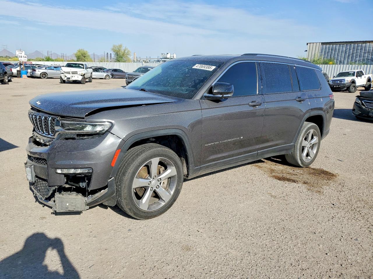 Salvage Jeep Cherokee Image