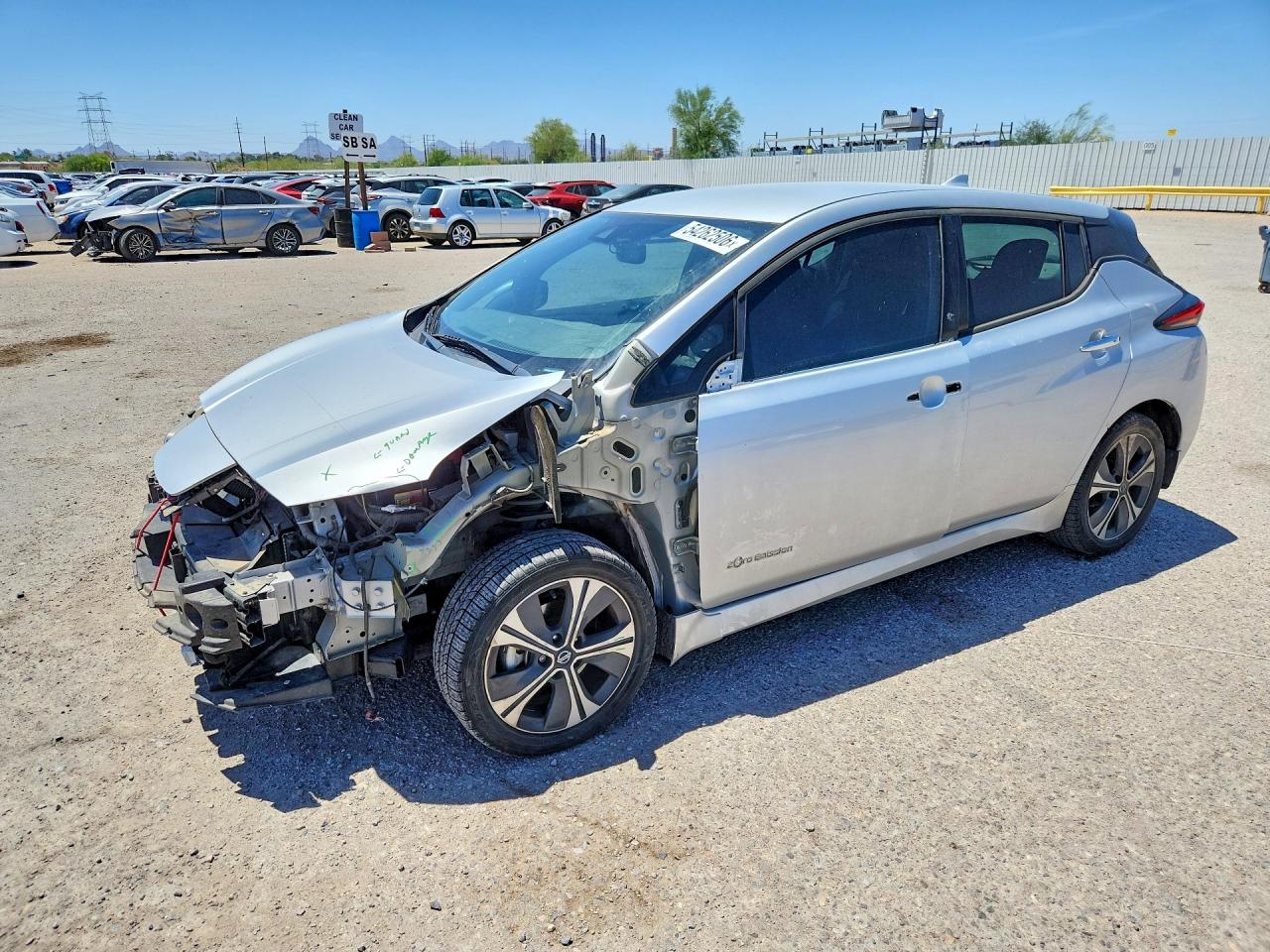 Salvage Nissan LEAF Image