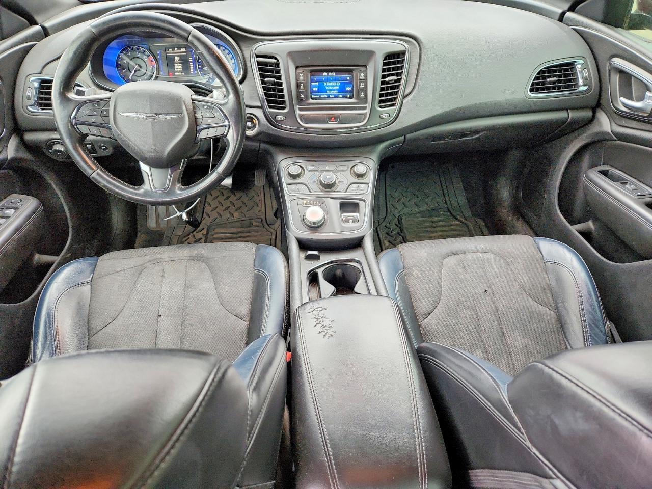 Chrysler 200 4d 4wd