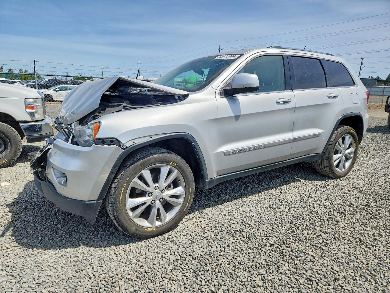 Salvage Jeep Cherokee Image