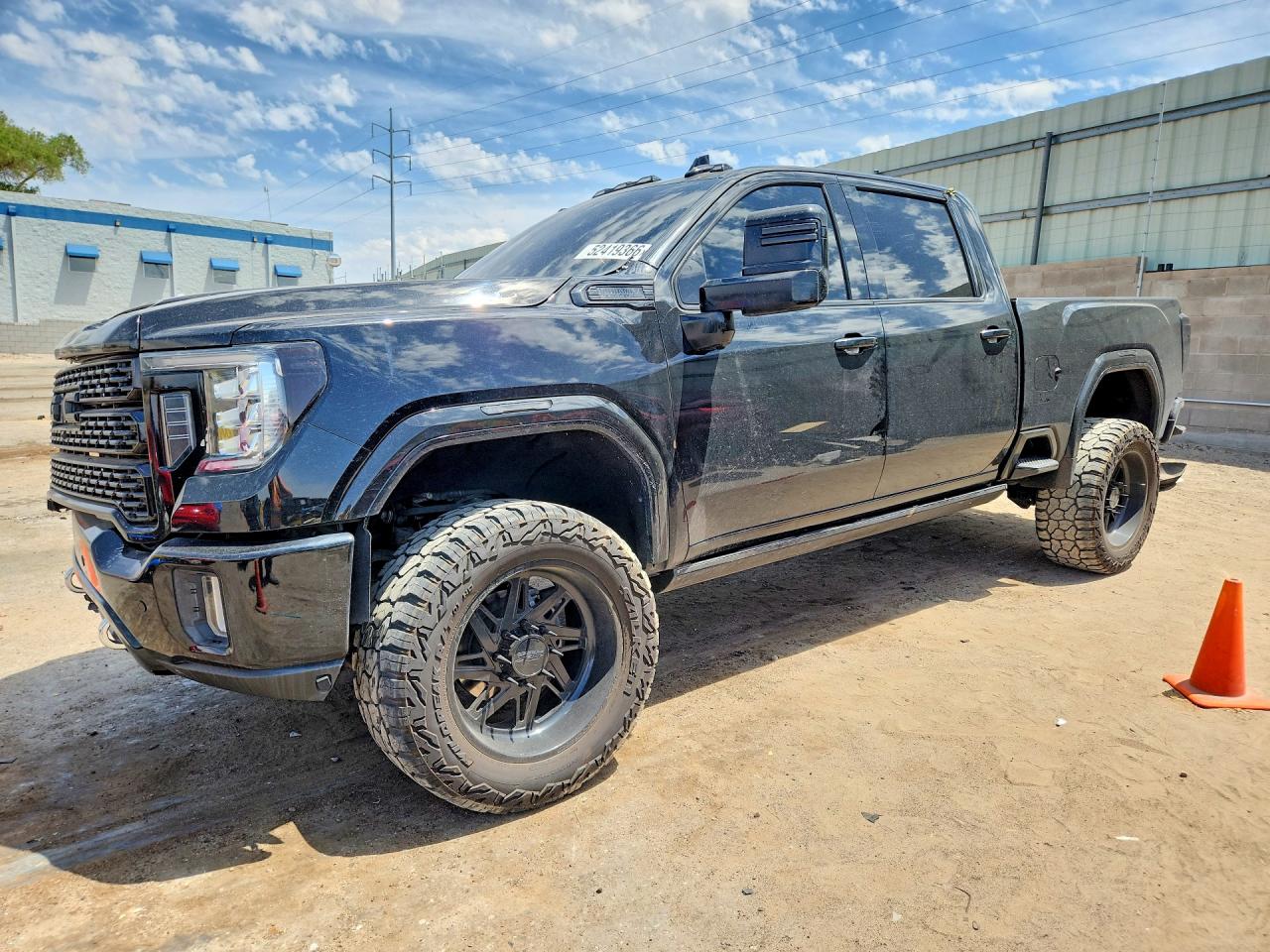 Salvage GMC Sierra Image