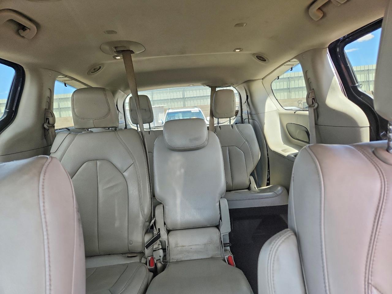 Chrysler Pacifica Touring L
