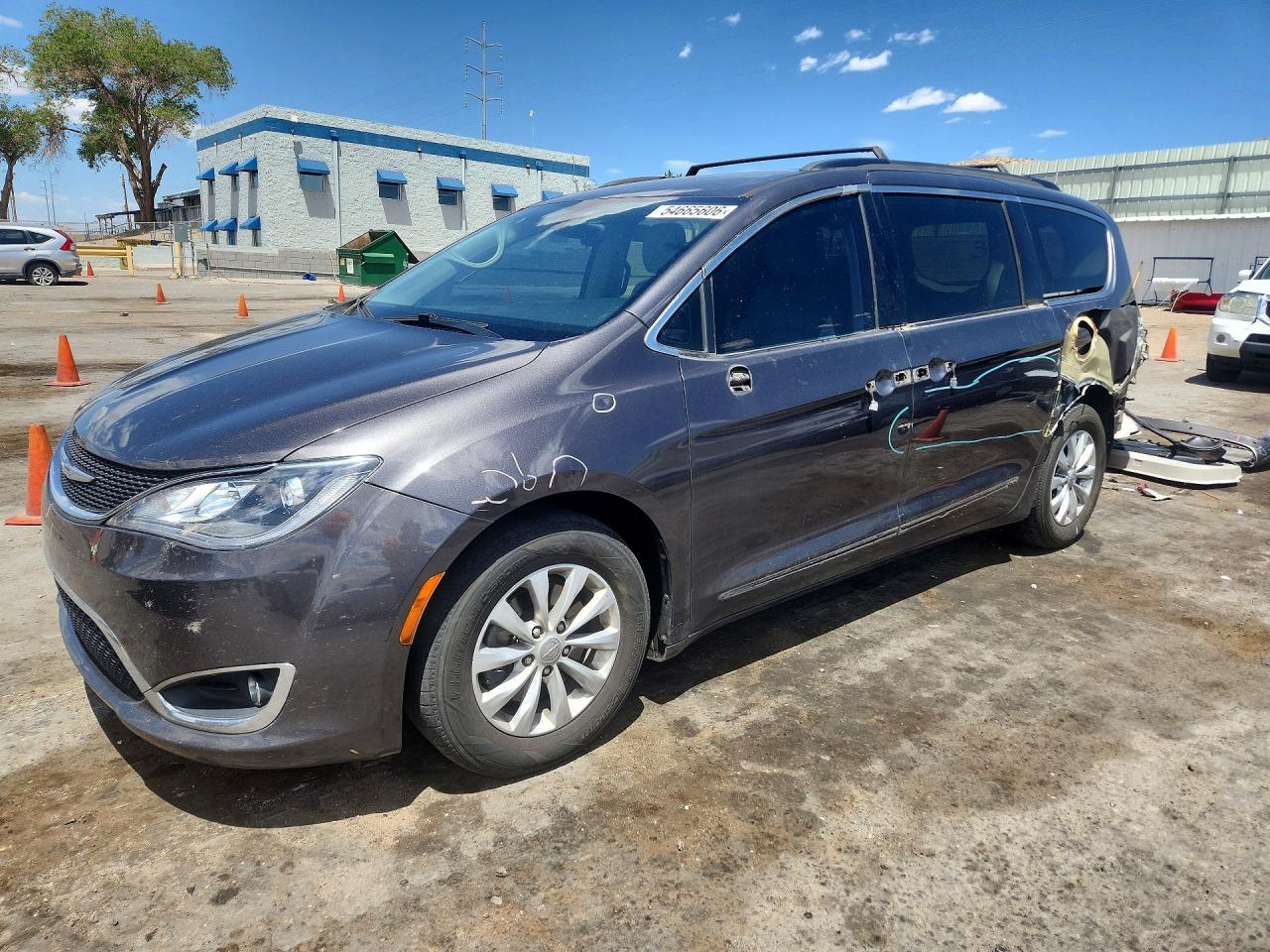 Salvage Chrysler Pacifica Image