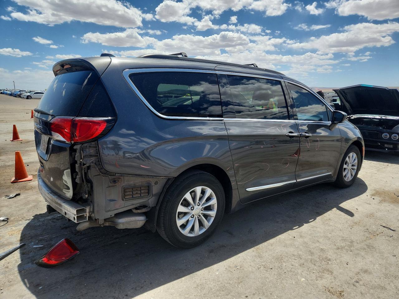 Chrysler Pacifica Touring L