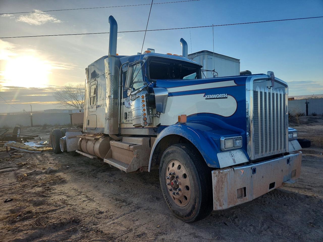 Salvage Kenworth Construction Image