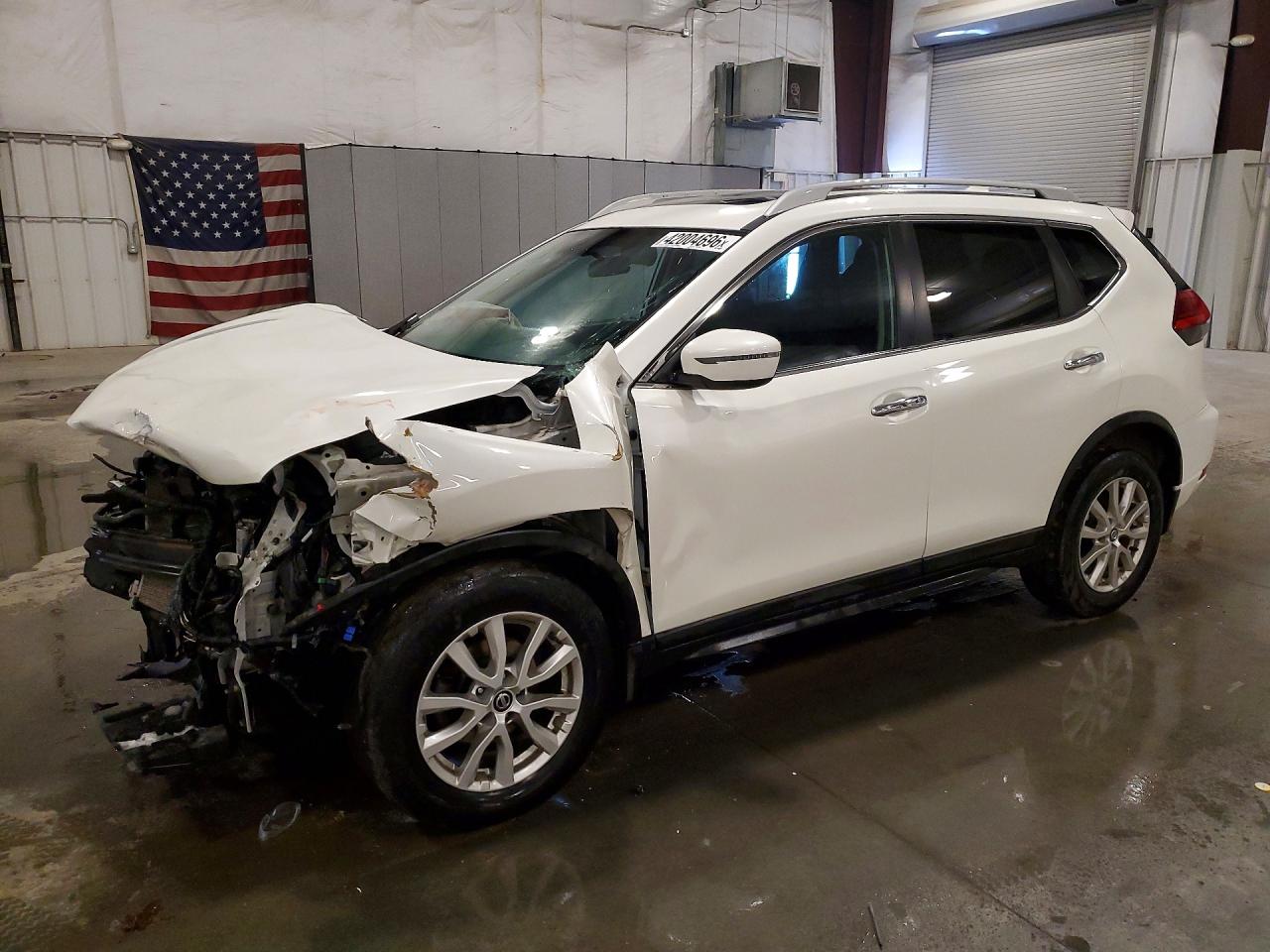 Salvage Nissan Rogue Image