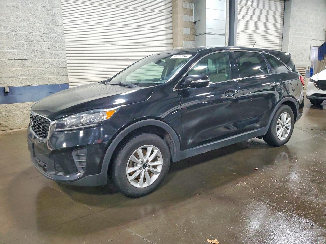 Salvage Kia Sorento Image