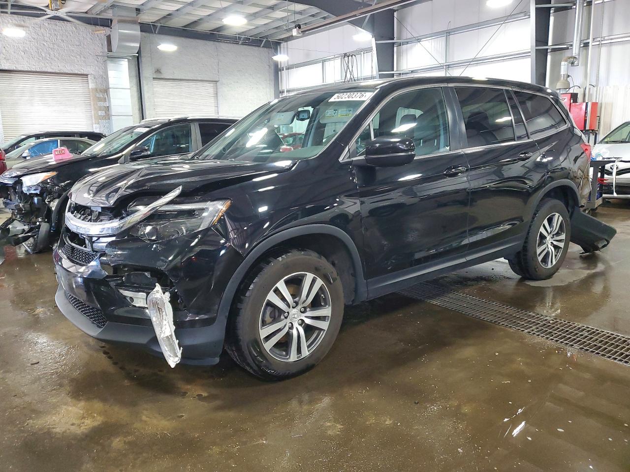 Salvage Honda Pilot Image