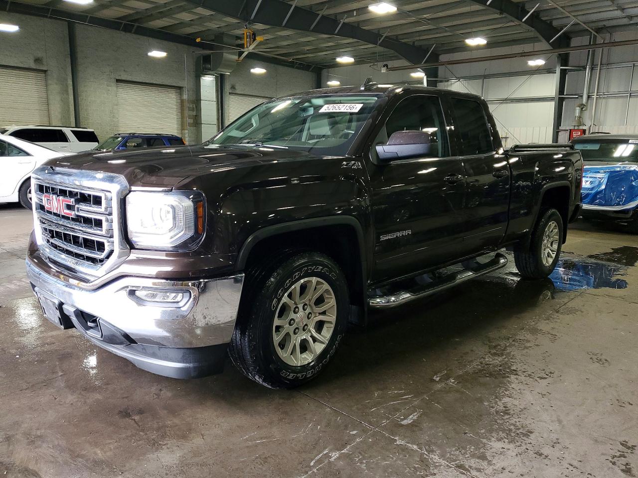 Salvage GMC Sierra Image