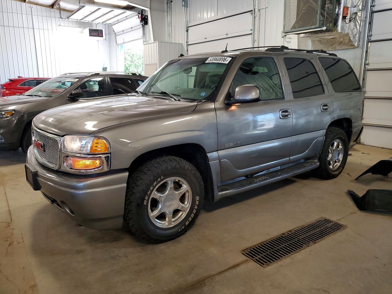 Salvage GMC Yukon Image