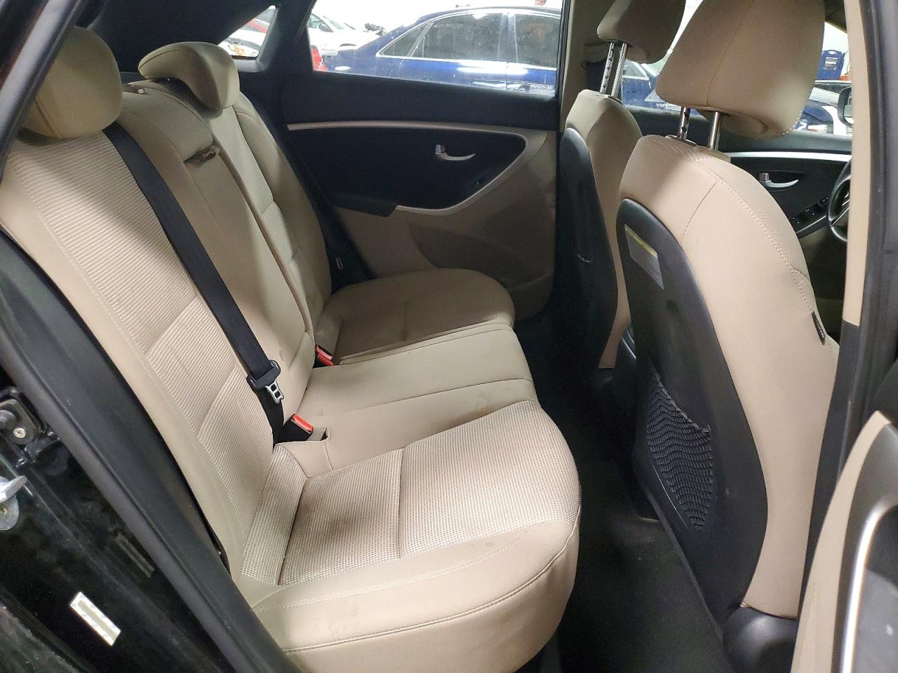 Hyundai ELANTRA Base