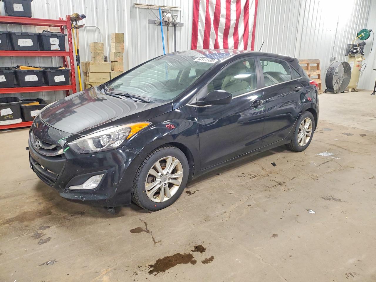 Salvage Hyundai ELANTRA Image