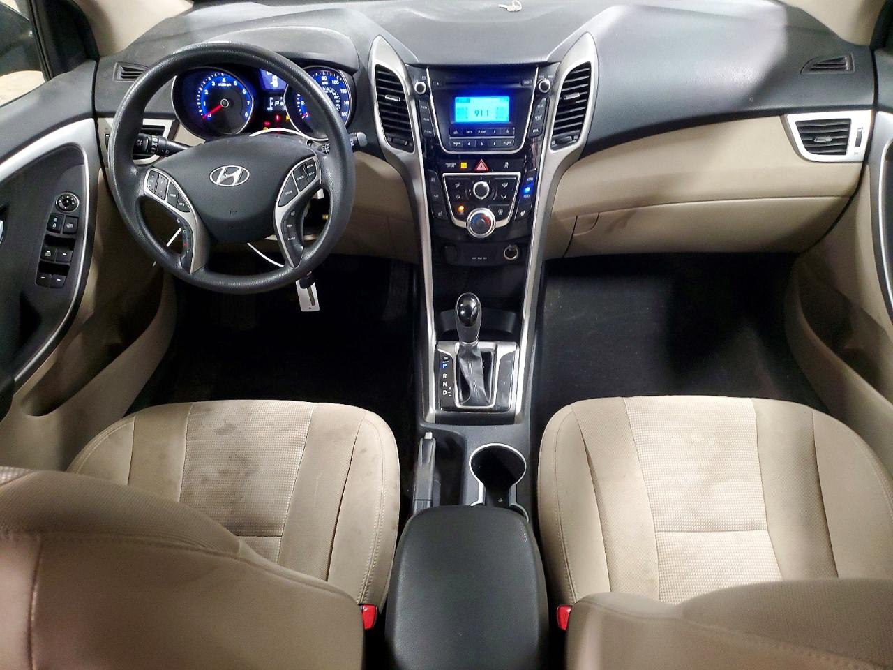 Hyundai ELANTRA Base
