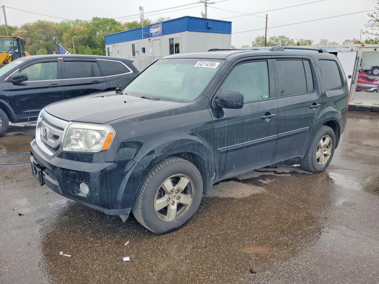 Salvage Honda Pilot Image