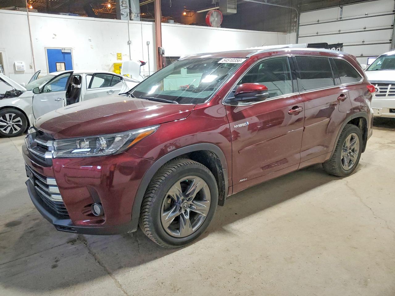 Salvage Toyota Highlander Image