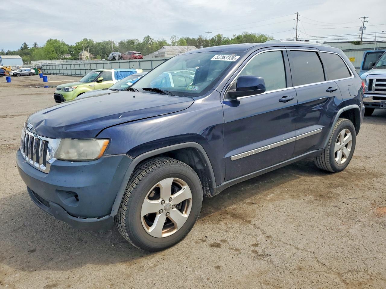 Salvage Jeep Cherokee Image