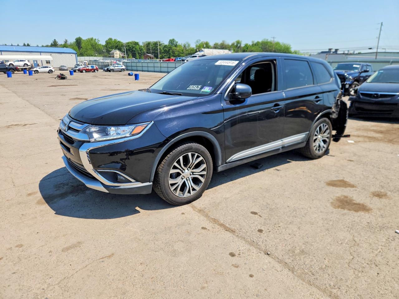 Salvage Mitsubishi Outlander Image
